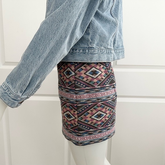 Southwestern Tribal Aztec Print Mini Skirt - Boho American Eagle 00s y2k - Picture 17 of 17